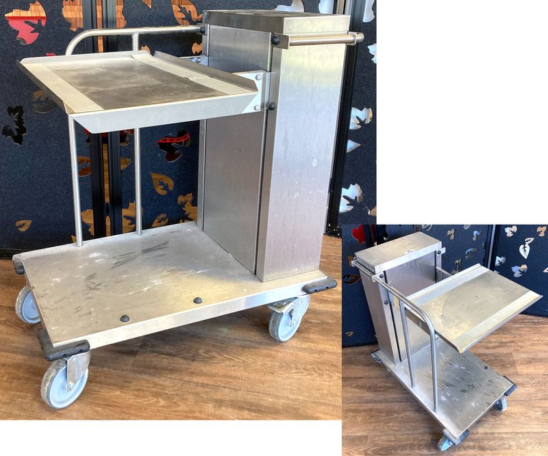 CHARIOT A PLATEAUX A NIVEAU CONSTANT EN INOX ALIMENTAIRE REPOSANT SUR 4 ROULETTES DONT 2 FREINEES. 87 X 80 X 60 CM. LOCALISATION : ORANGE - EVREUX - 337 RUE GAY LUSSAC - 27000 EVREUX.