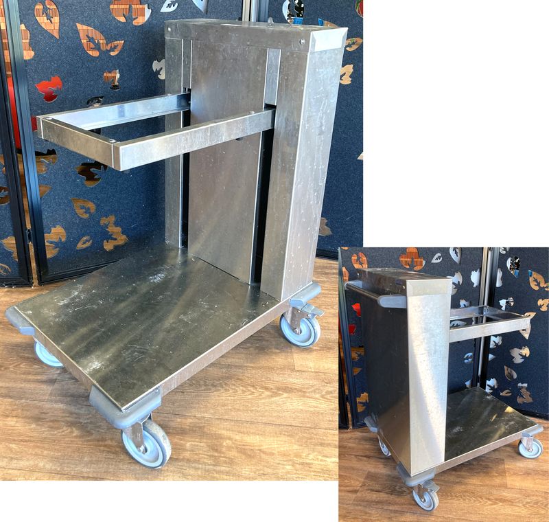 CHARIOT A PLATEAUX A NIVEAU CONSTANT EN INOX ALIMENTAIRE REPOSANT SUR 4 ROULETTES DONT 2 FREINEES. 93 X 55 X 77 CM. LOCALISATION : ORANGE - EVREUX - 337 RUE GAY LUSSAC - 27000 EVREUX.