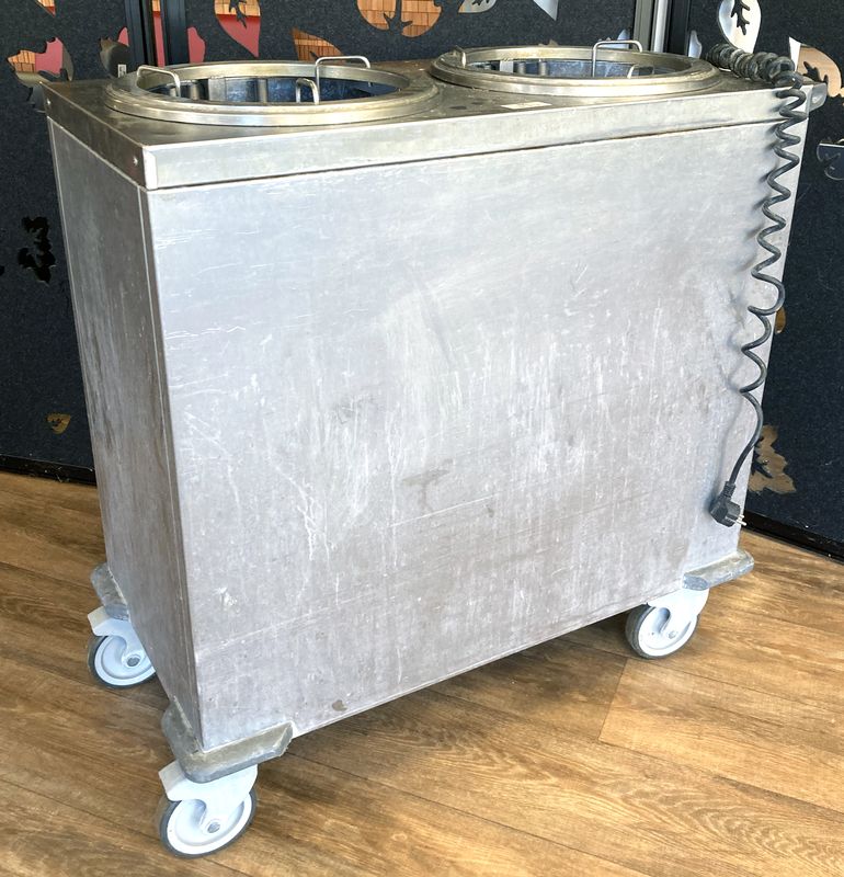 CHARIOT CHAUFFE-ASSIETTES A 2 SILOS A NIVEAU CONSTANT EN INOX ALIMENTAIRE DE MARQUE TOURNUS EQUIPEMENT REPOSANT SUR 4 ROULETTES DIRECTIONNELLES DONT 2 FREINEES. 1500 WATTS. 230 VOLTS. VENDU SANS SES CLOCHES. USURE. 90 X 49 X 90 CM. LOCALISATION : ORANGE - EVREUX - 337 RUE GAY LUSSAC - 27000 EVREUX.