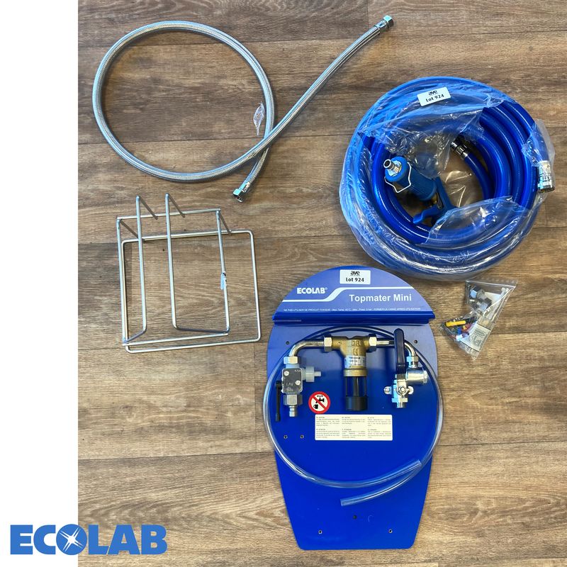 STATION DE LAVAGE DE MARQUE ECOLAB MODELE TOPMATER MINI AVEC ATTACHE MURALE, ROBINETTERIE, SUPPORT A PRODUITS, TUYAU BLINDER DE 15 METRES ET PISTOLET ANTICHOC. NEUF DANS SON EMBALLAGE D'ORIGINE. LOCALISATION : ORANGE - EVREUX - 337 RUE GAY LUSSAC - 27000 EVREUX.