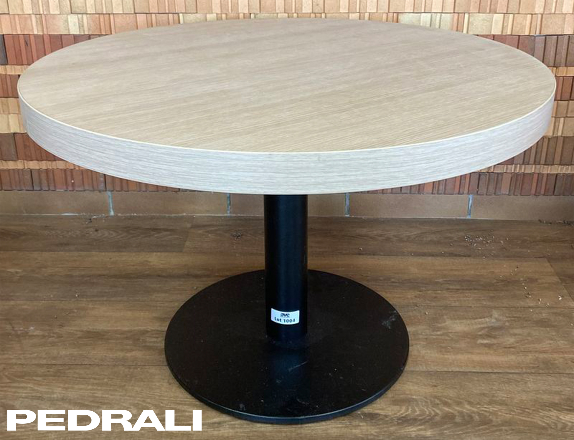 8 UNITES. TABLE BASSE DE MARQUE PEDRALI MODELE INOX PLATEAU ROND EN BOIS STRATIFIE REPOSANT SUR PIETEMENT COLONNE EN ACIER LAQUE NOIR. 52 X 79 CM. LOCALISATION : ORANGE - EVREUX - 337 RUE GAY LUSSAC - 27000 EVREUX.