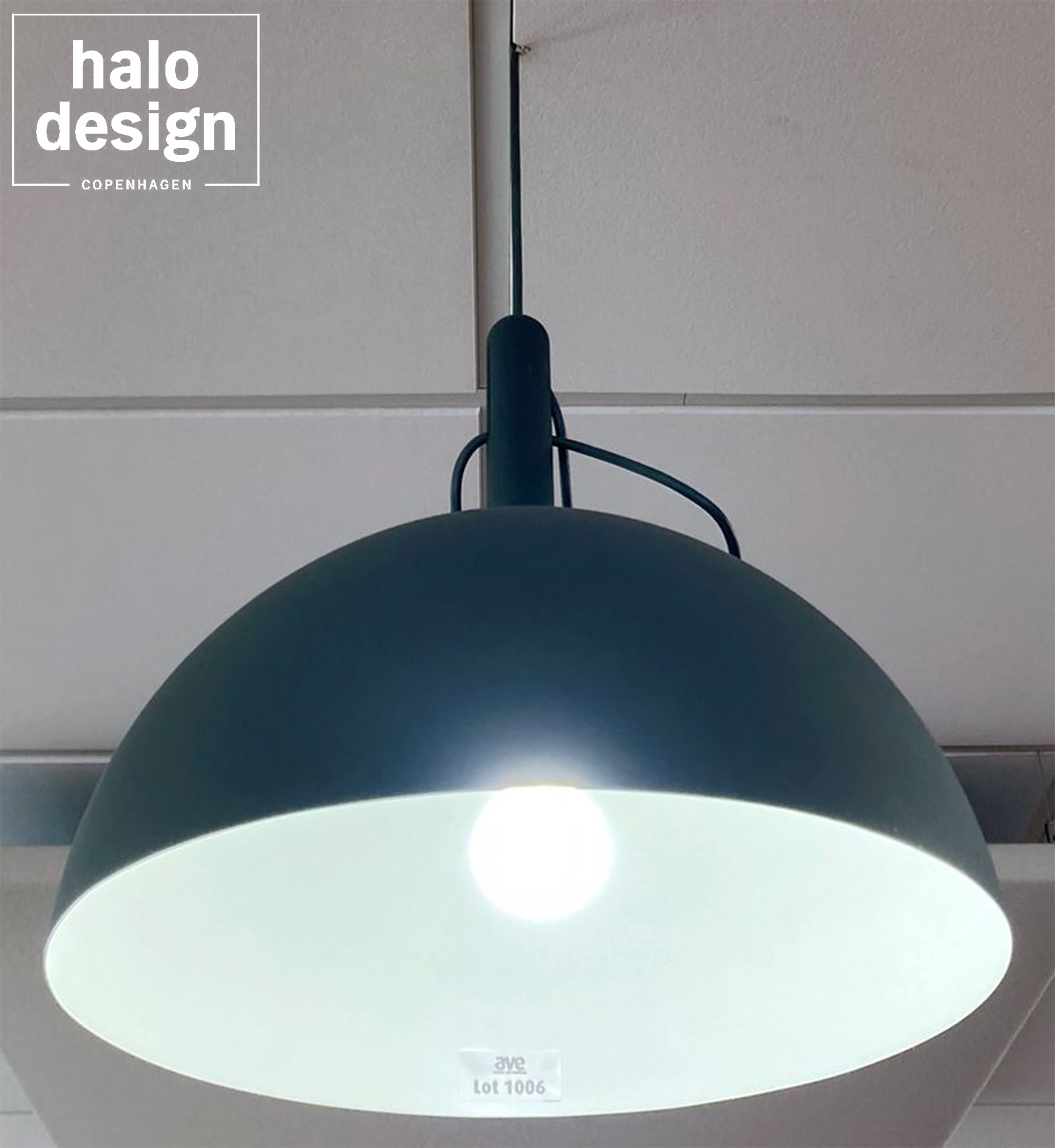 SUSPENSION DESIGN RIKKE HAGEN & ANDREAS LUND MODELE WATT A LAMP EDITION HALO DESIGN ABAT-JOUR ROND A HAUTEUR REGLABLE EN ALUMINIUM LAQUE GRIS ANTHRACITE ET BLANC. 67 X 42 CM. 2 UNITES. VENDU A L'UNITE AVEC FACULTE DE REUNION. LOCALISATION : ORANGE - EVREUX - 337 RUE GAY LUSSAC - 27000 EVREUX.