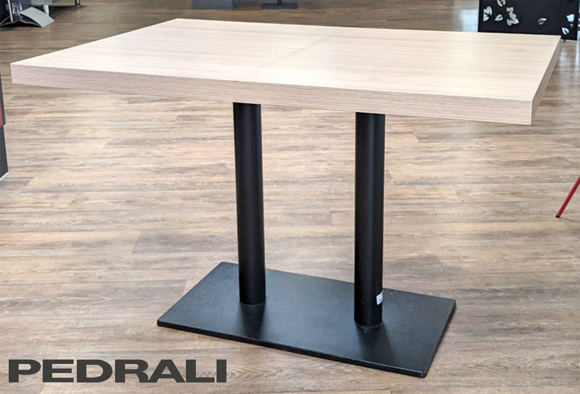 TABLE RECTANGULAIRE DE MARQUE PEDRALI MODELE INOX PLATEAU EN BOIS STRATIFIE REPOSANT SUR PIETEMENT DOUBLE COLONNE EN ACIER LAQUE NOIR. 76 X 119.5 X 79 CM. 4 UNITES. VENDU A L'UNITE AVEC FACULTE DE REUNION. LOCALISATION : ORANGE - EVREUX - 337 RUE GAY LUSSAC - 27000 EVREUX.