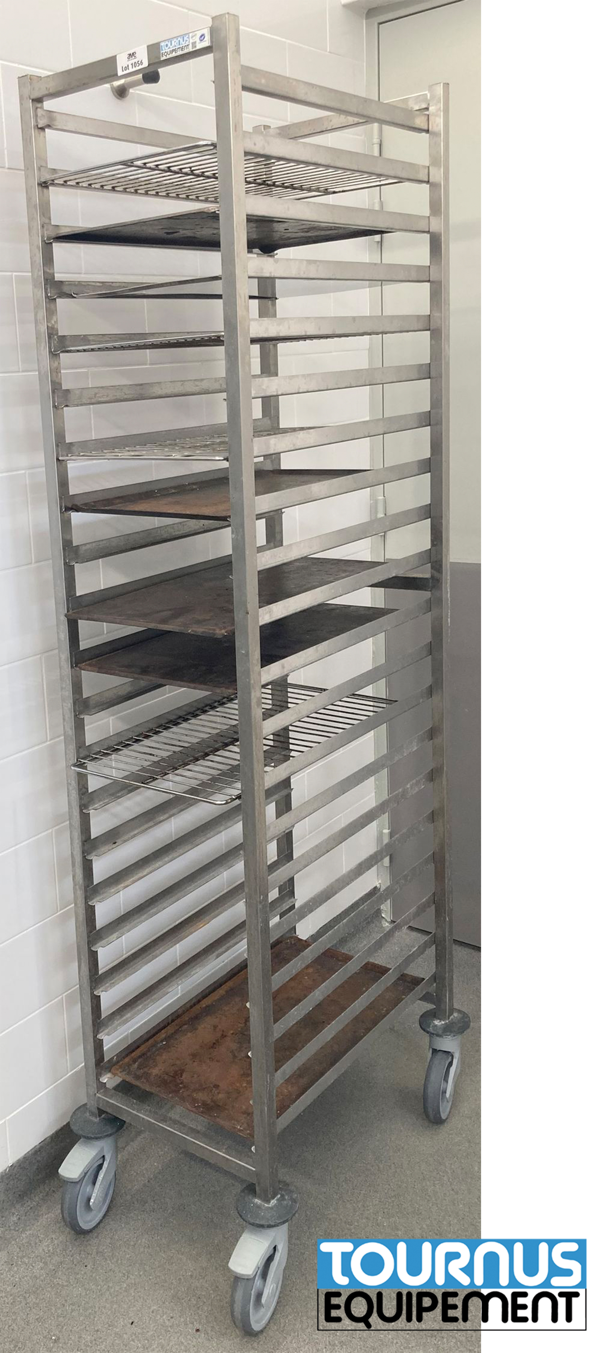 CHARIOT A ECHELLE A 20 NIVEAUX EN INOX ALIMENTAIRE DE MARQUE TOURNUS EQUIPEMENT. 178 X 38,5 X 58 CM. LOCALISATION : ORANGE - EVREUX - 337 RUE GAY LUSSAC - 27000 EVREUX.