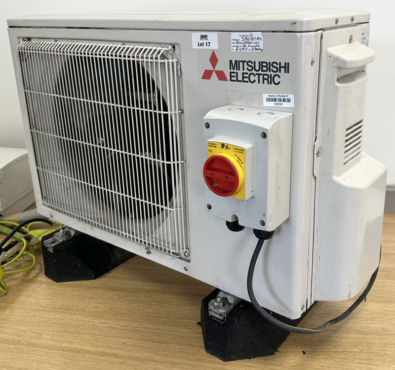 CLIMATISEUR REVERSIBLE DE MARQUE MITSUBISHI ELECTRIC COMPRENANT UN GROUPE EXTERIEUR MODELE MXZ-2D42VA2 ET 2 CASSETTES MODELE INVERTER MSZ-SF20VA ET INVERTER MSZ-SF25VE3 ET 2 TELECOMMANDES MODELE SG15D ET LEURS FIXATION MURALES. 2 LOCALISATION : ORANGE SAINT-MAUR - 67 BOULEVARD RABELAIS - 94100 SAINT-MAUR-DES-FOSSES.