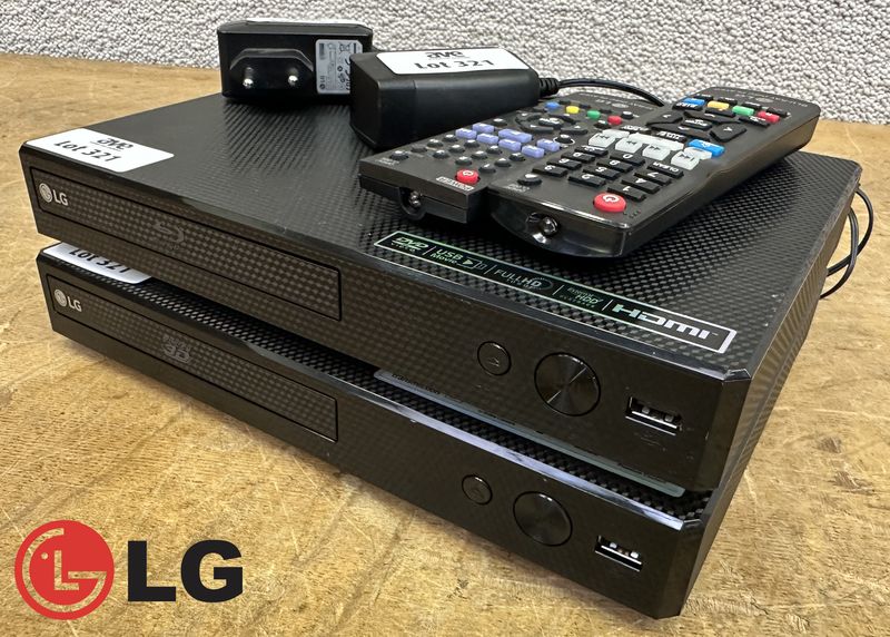 2 LECTEURS BLU-RAY 3D DE MARQUE LG DONT 1 MODELE BP250 ET 1 MODELE BP450 VENDU AVEC 2 TELECOMMANDES ET CABLE D'ALIMENTATION.