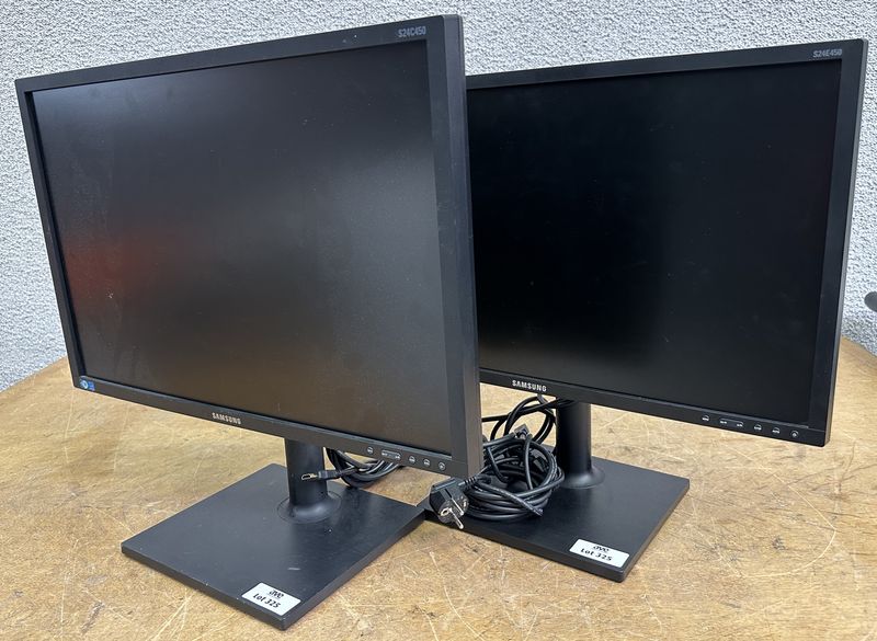 2 MONITEURS SUR PIED A ECRANS LED DE 24 POUCES DE MARQUE SAMSUNG MODELE S24E450. VENDU AVEC CABLES VIDEO ET ALIMENTATION.