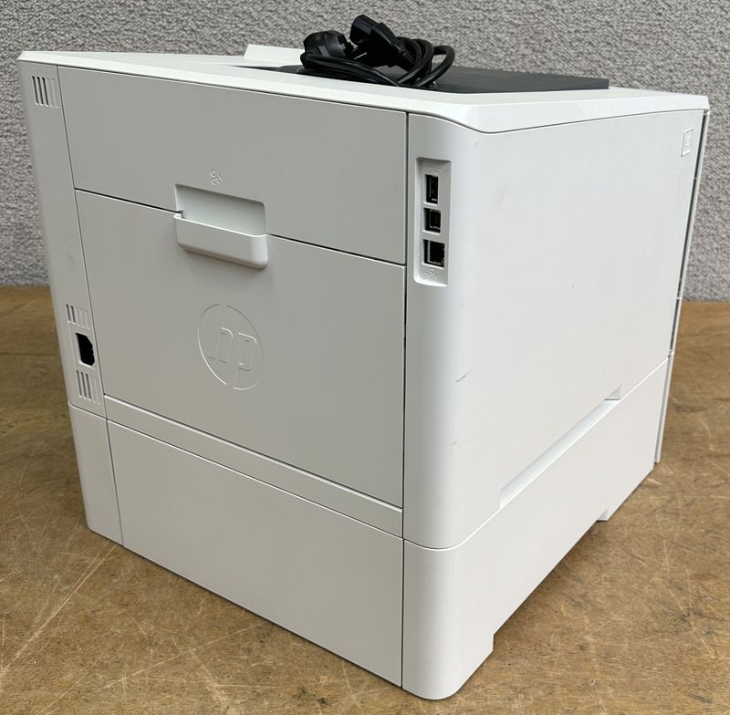 IMPRIMANTE RESEAU LASER COULEUR A4 WIFI DE MARQUE HP MODELE COLOR LASERJET PRO M452NW, 27 PAGES MINUTES, 2 BACS, FEEDER, RESEAU, RECTO-VERSO. VENDU AVEC SON CABLE D'ALIMENTATION.