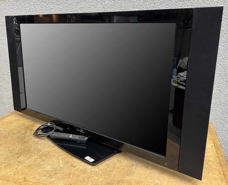 TELEVISION SUR PIED A ECRAN PLASMA FHD DE 50 POUCES DE MARQUE PIONEER MODELE PDP-LX508D A ENCEINTES STEREO INTEGREES DE 2 X 17 WATTS. VENDU AVEC TELECOMMANDE, CABLE D'ALIMENTATION ET VIDEO.