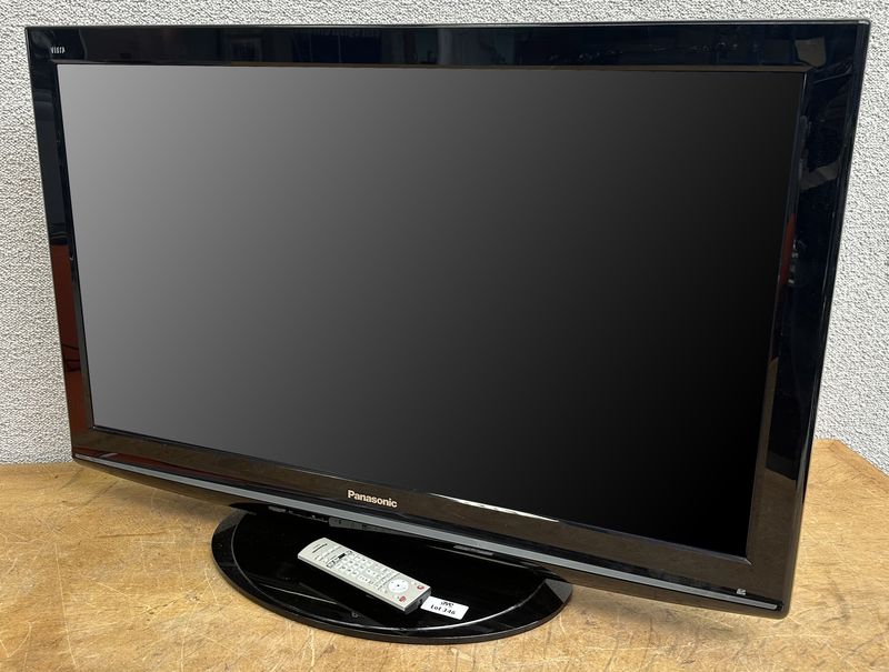 TELEVISION SUR PIED A ECRAN PLASMA DE 42 POUCES DE MARQUE PANASONIC MODELE TX-PF42X10 A ENCEINTES STEREO INTEGREES DE 2 X 10 WATTS. VENDU AVEC TELECOMMANDE ET CABLE D'ALIMENTATION.