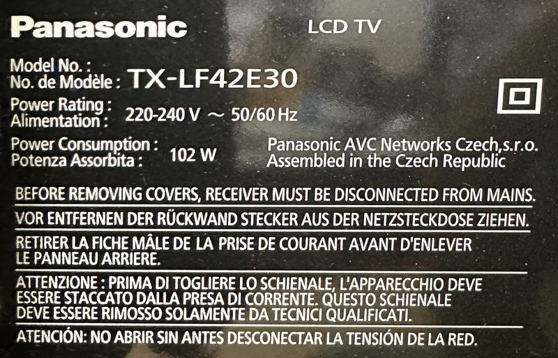 TELEVISION MURALE CONNECTEE A ECRAN LED HD DE 42 POUCES DE PANASONIC MODELE DX-LF42E30 A ENCEINTES STEREO INTEGREES DE 2 X 10 WATT. VENDU AVEC TELECOMMANDE, SUPPORT MURAL, CABLE D'ALIMENTATION ET VIDEO.