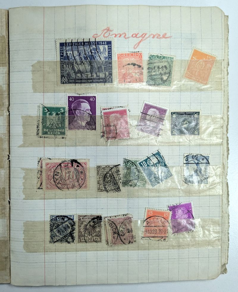 COLLECTION DE TIMBRE DU MONDE EN 4 ALBUMS DE TIMBRES SEMI-MODERNES ET MODERNES, NEUFS OU OBLITERES DONT : EUROPE (EMPIRE ALLEMAND, 3EME REICH, ALLEMAGNE, FRANCE, AUTRICHE, BELGIQUE, GRANDE BRETAGNE ...) ; AFRIQUE (AFRIQUE EQUATORIALE FRANCAISE, DAHOMEY, SENEGAL, SOUDAN, CAMEROUN, EGYPTE, MAROC, REUNION, TUNISIE ...) ; AMERIQUE (CANADA, MEXIQUE, NICARAGUA, GUADELOUPE, GUYANE, ARGENTINE, VENEZUELA ...) ; ASIE (CHINE, INDE ANGLAISE, INDE FRANCAISE, INDOCHINE, VIETNAM, JAPON, ISRAEL, JORDANIE, KUWAIT, ARABIE SAOUDITE ...) ET OCEANIE (NOUVELLE CALEDONIE, ETAT FRANCAIS DE L'OCEANIE, NOUVELLE ZELANDE ...). POSTE AERIENNE, SERIES DE GRANDS HOMME, DE REGION ... ON Y JOINT 18 ENVELOPPES "BUDAPEST" TIMBREES ET OBLITEREES. LOT EXONERE DE TVA.