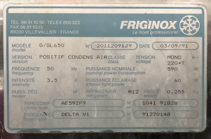 ARMOIRE FRIGORIFIQUE POSITIVE DE MARQUE FRIGINOX MODELE G/GL650 POSITIF CONDENS AIR OUVRANT PAR 1 PORTE BATTANTE SUR UNE ECHELLE A 3 NIVEAU. GROUPE FROID DEPORTE VENDU SANS GROUPE FROID. VENDU EN L'ETAT POUR PIECES. 206 X 85 X 83 CM.