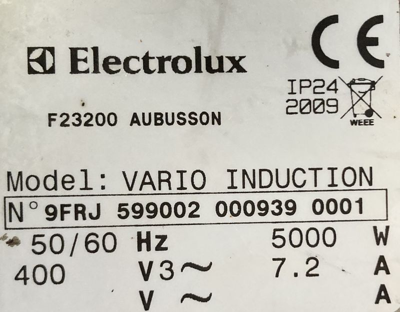 PLAQUE DE CUISSON INDUCTION A POSER DE 5000 WATTS DE MARQUE ELECTROLUX MODELE VARIO INDUCTION. TRIPHASE. 12 X 48 X 40 CM. ARCUEIL 4.