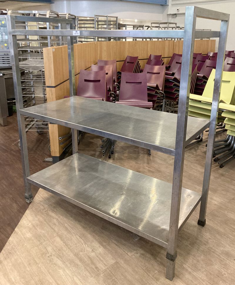 ETAGERE EN INOX ALIMENTAIRE A 3 NIVEAUX. 157 X 141 X 64,5 CM. 2 UNITES. VENDU A L'UNITE AVEC FACULTE DE REUNION. ARCUEIL 4.