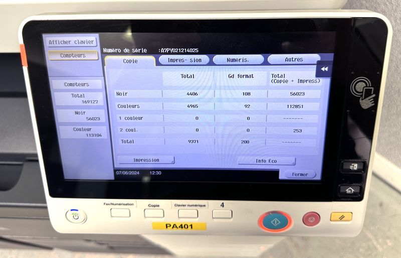 IMPRIMANTE MULTIFONCTIONS COULEUR A3 DE MARQUE KONICA MINOLTA MODELE BIZHUB C308. 30 PAGES MINUTE, 3 BACS DONT 1 DE TRES GRANDE CAPACITE, COPIEUR, DUPLEX AUTO, SCANNER DONT : SCAN TO EMAIL - SCAN TO SMB - SCAN TO FTP - SCAN TO HDD - SCAN TO USB - SCAN TO WEBDAV ET NETWORK TWAIN SCAN, FAX, RECTO VERSO, BYPASS, FEEDER, RESEAU GIGABIT, DISQUE DUR INTERNE DE 250 GO, RAM 1 GO, ECRAN TACTILE 9 POUCES, TRIEUSE ET AGRAFEUSE. VENDU AVEC CABLE D'ALIMENTATION ET CABLE RJ45. 169 127 COPIES.