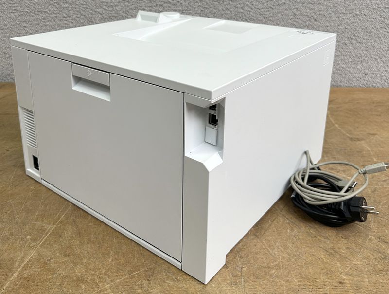 IMPRIMANTE RESEAU LASER COULEUR A4 DE MARQUE HP MODELE COLOR LASERJET PRO 4202DN, 33 PAGES MINUTES, 1 BAC, FEEDER, RESEAU, RECTO-VERSO. VENDU AVEC CABLES ALIMENTATION ET USB.