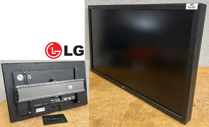 MONITEUR A ECRAN LCD DE 42 POUCES DE MARQUE LG MODELE FLATRON M4212CF. VENDU AVEC SUPPORT MURAL DE MARQUE VOGEL'S ET CABLE D'ALIMENTATION.