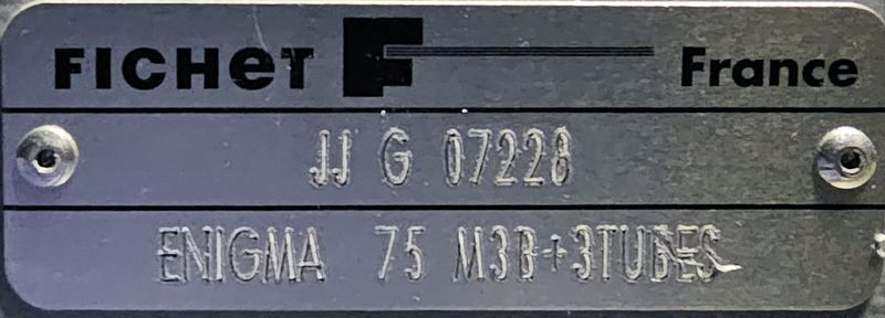ARMOIRE FORTE A CLEF ET A CODE EN ACIER LAQUE GRIS OUVRANT PAR 2 PORTES SUR 4 ETAGERES DE MARQUE FICHET MODELE ENIGMA 75 M3B+3TUBES. 196.5 X 100 X 50 CM, 186 KG. VENDU AVEC 1 CLEF. CODE : 0-0-0. 2 UNITES. VENDU A L'UNITE AVEC FACULTE DE REUNION.