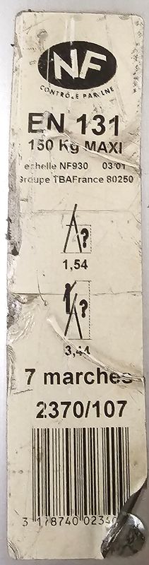 ESCABEAU A 7 MARCHES EN ALUMINIUM DE MARQUE GISS ELEVATION. HAUTEUR DE TRAVAIL : 1,54 M, 245 X 55 CM.