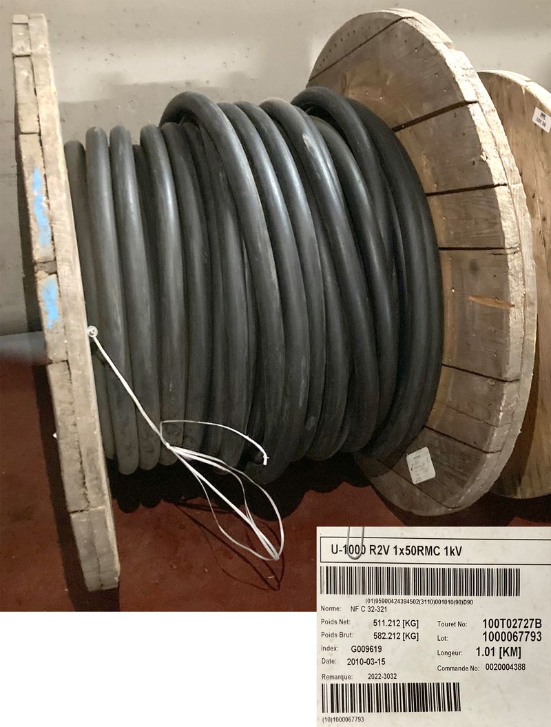 TOURET DE CABLES DE CUIVRE U-1000 R2V 1X50RMC 1KV. POIDS BRUT 249 KG, DIAMETRE DU TOURET 100 CM POIDS APPROXIMATIF DU TOURET 50 KG, DIAMETRE DU CABLE 4 CM. ARCUEIL 3 -1