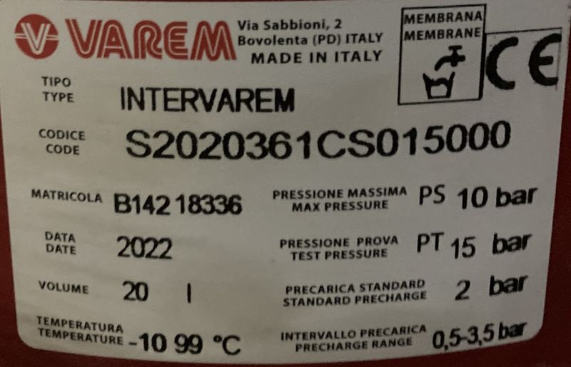 SYSTEME SPRIKLER NEUF COMPRENANT 1 CUVE 3000 LITRES DE MARQUE ROTH MODELE 1135001203 (169 X 250 X 80 CM, 1 CENTRALE SPRINKLER DE MARQUE VAREM TYPE INTERVAREM 20L 2022 ET SA POMPE DE MARQUE PEDROLLO MODELE MK 8/6, UNE IMPORTANTE QUANTITE DE PIECES DETACHEES (TIGES FILETEES, TUYEAUX, COUDES, COLLIERS DE SERRAGE... ET 2 VANNES DE MARQUE COCLA. MATERIEL NEUF JAMAIS UTILISE. ARCUEIL 3 -1 PARKING.