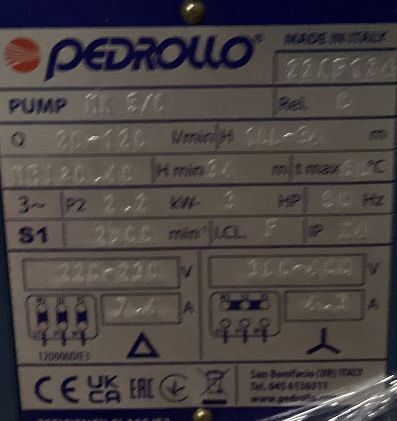 SYSTEME SPRIKLER NEUF COMPRENANT 1 CUVE 3000 LITRES DE MARQUE ROTH MODELE 1135001203 (169 X 250 X 80 CM, 1 CENTRALE SPRINKLER DE MARQUE VAREM TYPE INTERVAREM 20L 2022 ET SA POMPE DE MARQUE PEDROLLO MODELE MK 8/6, UNE IMPORTANTE QUANTITE DE PIECES DETACHEES (TIGES FILETEES, TUYEAUX, COUDES, COLLIERS DE SERRAGE... ET 2 VANNES DE MARQUE COCLA. MATERIEL NEUF JAMAIS UTILISE. ARCUEIL 3 -1 PARKING.