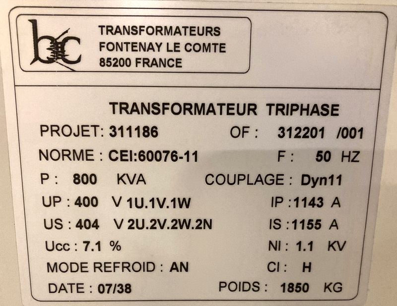 TRANSFORMATEUR TRIPHASE 800 KVA 50 HZ DE MARQUE BC MODELE 312201/001. 158 X 153 X 54 CM. POIDS 1850 KG. ARCUEIL 3 -1 RESERVE.