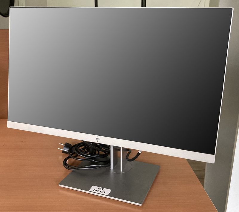 MONITEUR LED 24 POUCES SUR PIED AJUSTABLE DE MARQUE HP MODELE E243 AVEC SON CABLE D'ALIMENTATION.