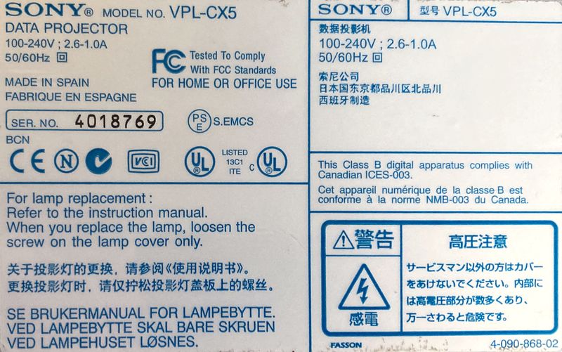 VIDEOPROJECTEUR DE MARQUE SONY MODELE VPL-C5X AVEC SA MALETTE SON CABLE D'ALIMENTATION SON CABLE VIDEO ET SA TELECOMMANDE. ARCUEIL 4.