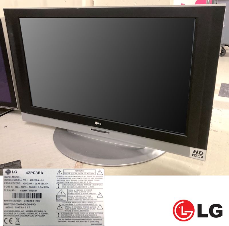 MONITEUR 42 POUCES SUR PIED DE MARQUE LG MODELE 42PC3RA. ARCUEIL 3 00 RESERVE.