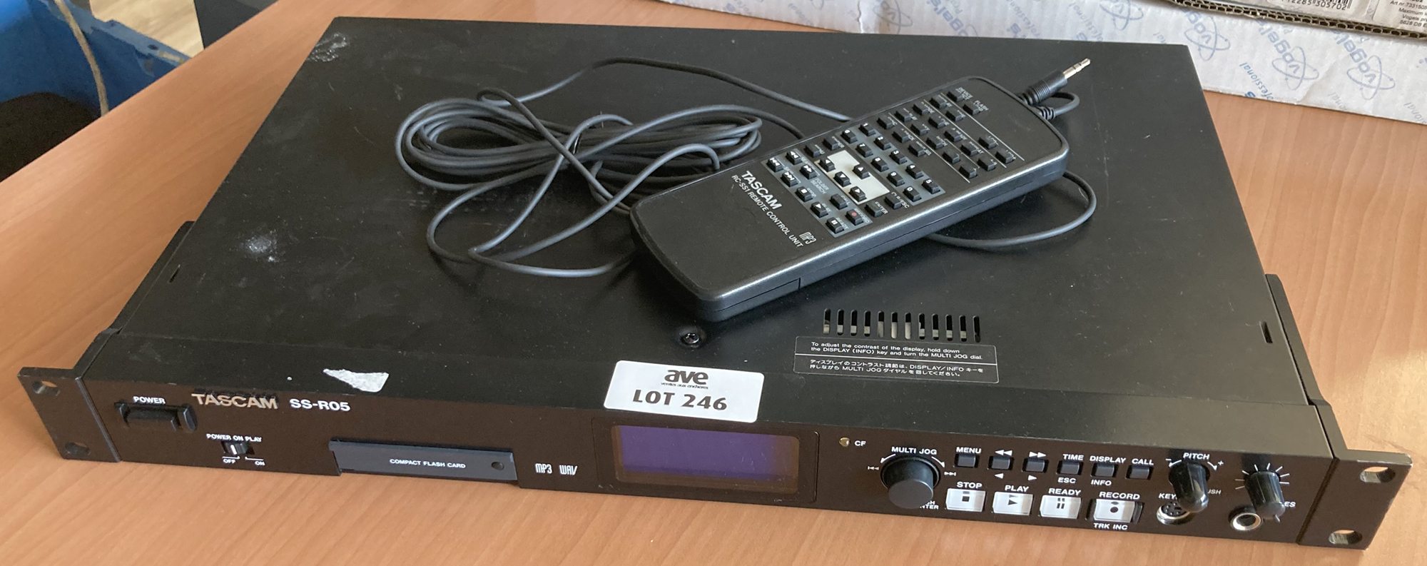 LECTEUR ENREGISTREUR NUMERIQUE DE MARQUE TASCAM MODELE SS-R05. VENDU AVEC SA TELECOMMANDE. ARCUEIL 4.