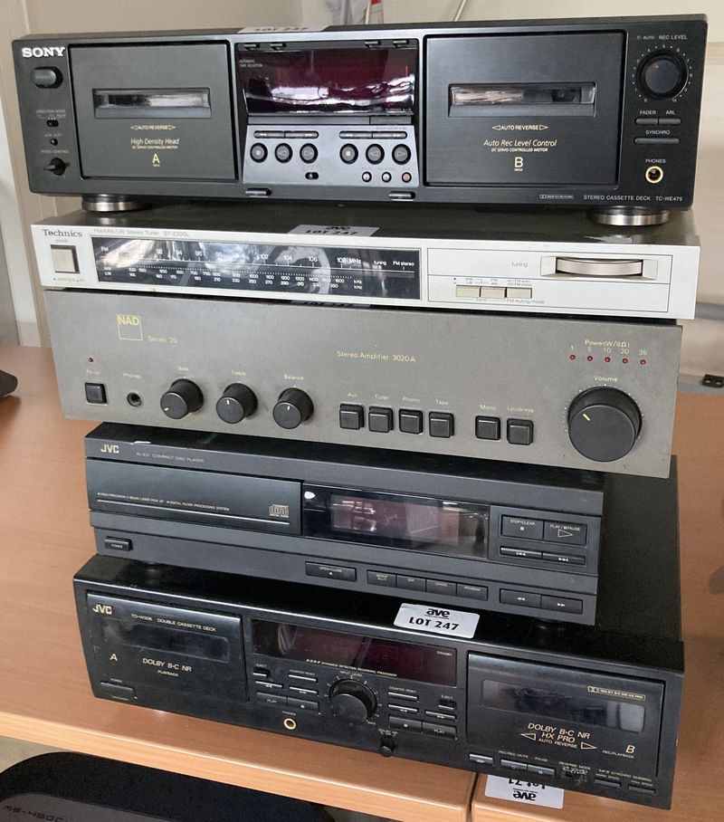 ENSEMBLE HIFI COMPRENANT : 1 AMPLIFICATEUR DE MARQUE NAD MODELE 3020A, 1 LECTEUR DE CD DE MARQUE JVC MODELE XL-E31, 1 DOUBLE LECTEUR DE CASSETTES DE MARQUE JVC MODELE TD-W208, 1 DOUBLE LECTEUR DE CASSETTES DE MARQUE SONY MODEL TC-WE475 ET 1 TUNER DE MARQUE TECHNICS MODELE ST-Z200L. ARCUEIL 4.