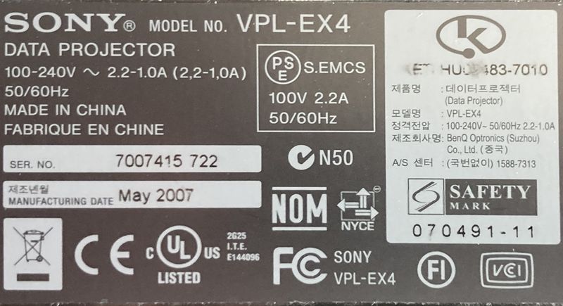 VIDEOPROJECTEUR 3 LCD DE MARQUE SONY MODELE VPL-EX4. VENDU AVEC SUPPORT PLAFOND, TELECOMMANDE ET CABLE D'ALIMENTATION. ARCUEIL 4.