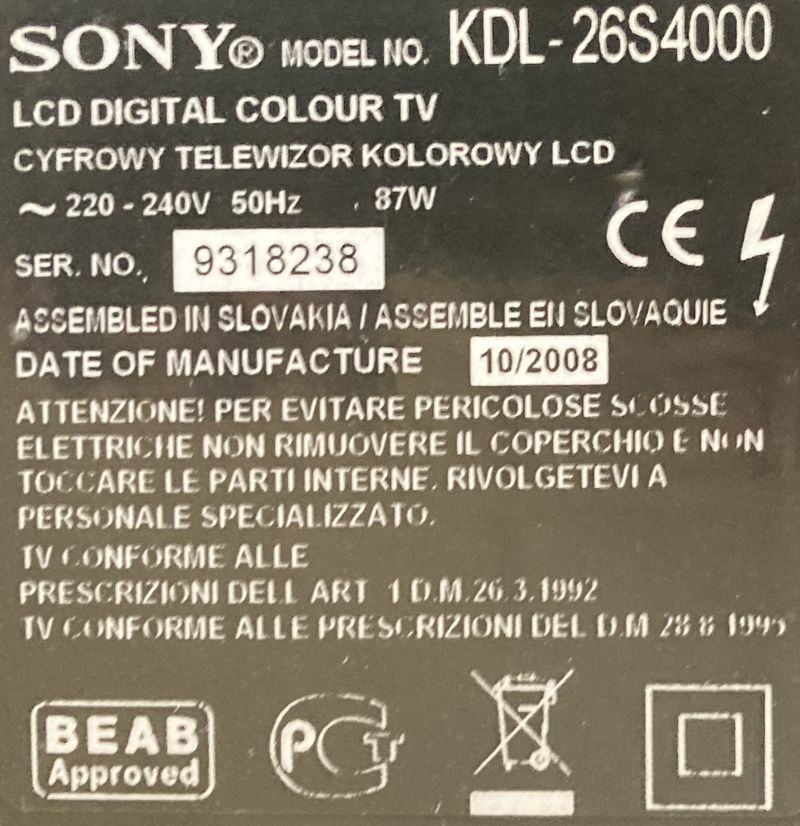 TELEVISION LCD DE MARQUE SONY MODELE KDL-26S4000 AVEC SON ATTACHE MURALE SON CABLE D'ALIMENTATION ET SA TELECOMMANDE. ARCUEIL 4.