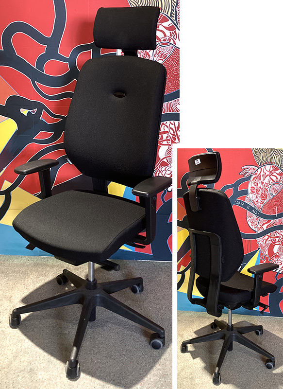 3 FAUTEUILS DE BUREAU ERGONOMIQUE REGLABLES DE MARQUE EUROSIT, REPOSE TETE, DOSSIER ET ASSISE EN TISSU NOIR, ACCOUDOIRS EN PLASTIQUE NOIR REPOSANT SUR UN PIETEMENT ETOILE A 5 BRANCHES SUR ROULETTES. 138 X 71 X 71 CM. CLUB.