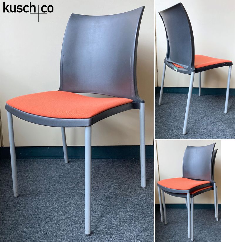 CHAISE EMPILABLE DESIGN JORGE PENSI MODELE ! HOLA ! PROGRAMM 2200 EDITIONS KUSCH+CO DOSSIER ET STRUCTURE EN POLYMERE NOIR, ASSISE EN TISSU ORANGE REPOSANT SUR 4 PIEDS EN ACIER LAQUE GRIS. 80 X 48 X 48 CM. 67 UNITES. VENDU A L'UNITE AVEC FACULTE DE REUNION. ARCUEIL 3 00 ET ARCUEIL 4.