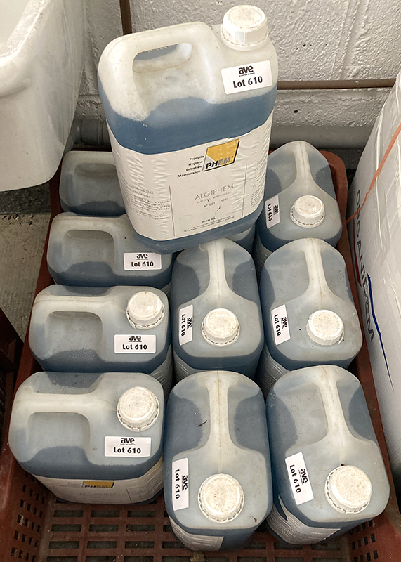 11 BIDONS SCELLE (NEUF) DE 5 LITRES D'ALGICIDE ANTI-MOUSSE DE MARQUE PHEM MODELE ALGIPHEM. ARCUEIL 5.