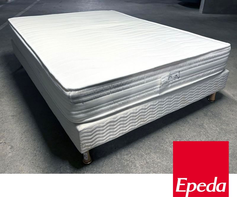 X4 SOMMIER ET MATELAS D'HOTEL DE DIVERS MARQUES DONT EPEDA. 190 X 140 CM.