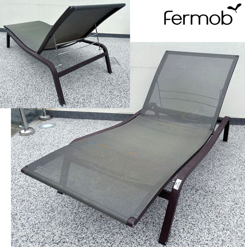 X6 CHAISE LONGUE OU TRANSAT DE MARQUE FERMOB MODELE ALIZE, EN ALUMINIUM ANODISE DE COULEUR MARRON ET RESILLE DE COULEUR KAKI. HAUTEUR MINIMUM 34 CM HAUTEUR MAXIMUM 82 CM. 80 X 190 CM.