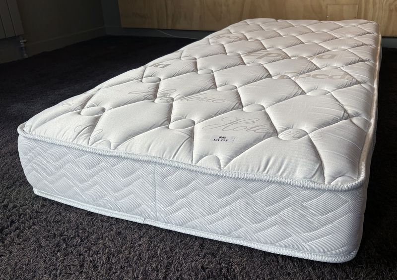 MATELAS D'HOTEL DE DIVERS MARQUES DONT EPEDA. 190 X 90 CM.