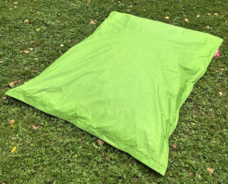 X2 POUF GEANT D'EXTERIEUR EN TISSUS IMPERMEABLE DE COULEUR VERT POMME DE MARQUE QSACK MODELE SITZSACK OUTDOOR. 180 X 140 CM.