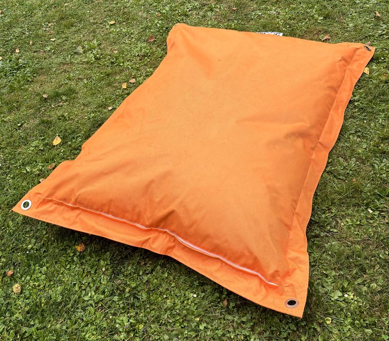 X4 POUF GEANT D'EXTERIEUR EN TISSUS IMPERMEABLE DE COULEUR ORANGE DE MARQUE LIVEDECO MODELE BIG 52 CLASSIC OUTDOOR. 170 X 130 CM.