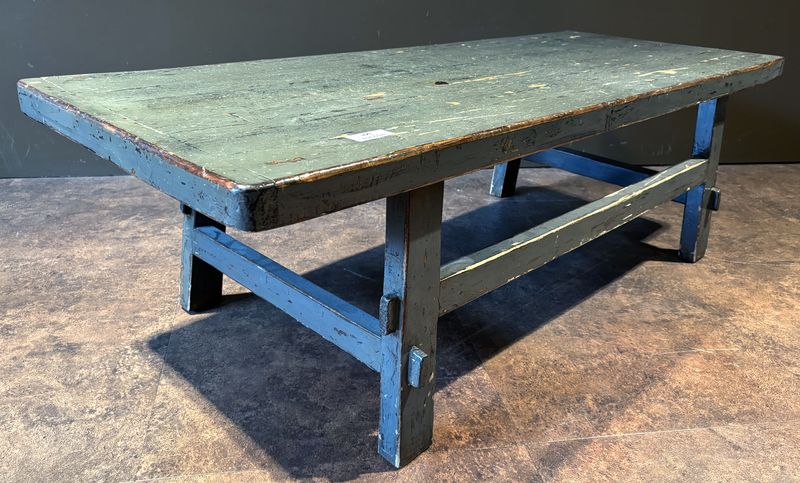 X3 TABLE BASSE EN PIN NATUREL PEINT DE COULEUR GRIS BLEU. 42 X 140 X 54 CM.