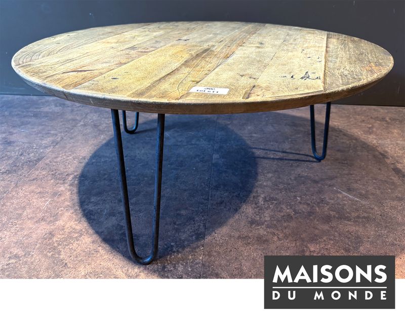 TABLE BASSE A PLATEAU CIRCULAIRE DE STYLE ANNEE 1960 EN PIN NATUREL ET REPOSANT SUR 3 PIEDS EN TIGES D'ACIER COURBEE DE MARQUE MAISON DU MONDE MODELE COLETTE. 35 X 80 CM.