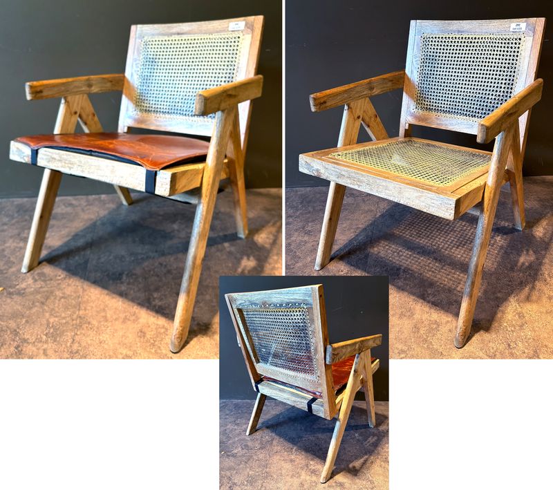 FAUTEUIL EN CHENE NATUREL DAN LE GOUT DU FAUTEUIL "OFFICE CANE CHAIR" DE PIERRE JEANNERET DE 1955, DOSSIER ET ASSISE CANNEE ET GALETTE AMOVIBLE EN CUIR. 80 X 59 X 69 CM.