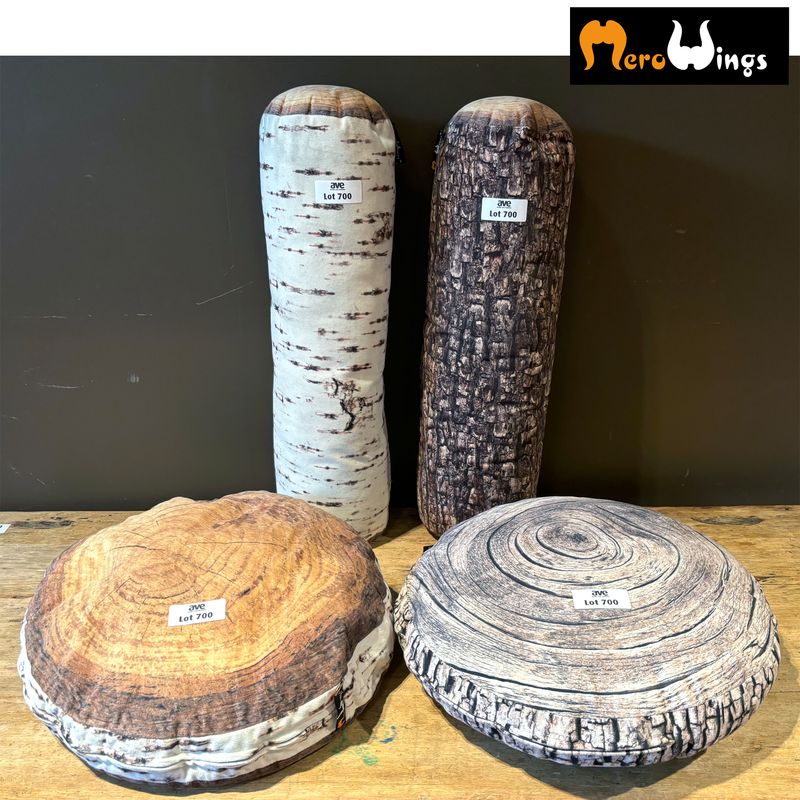 8 COUSSINS A DECORS ET FORME DE RONDIN ET BUCHE DE BOIS DE MARQUE MERO WINGS DONT 4 BUCHES MODELE BIRCH ET OPU ASH ET OU FOREST LOG  (16 X 55 CM) ET 4 RONDINS MODELE BIRCH ET OPU ASH ET OU FOREST ANNUAL RING CUSHION (5 X 40 CM).