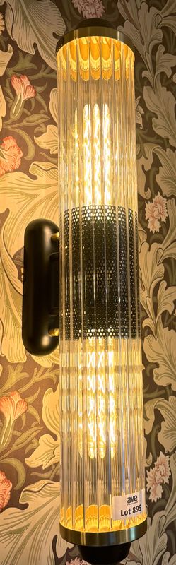 X2 PAIRE D'APPLIQUES DE STYLE ART DECO DE MARQUE V-LAB MODELE TUBO WALL LAMP EN VERRE ET LAITON. 67 X 10 X 19 CM.