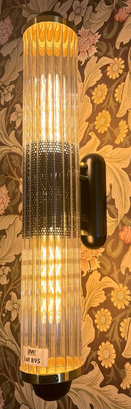 PAIRE D'APPLIQUES DE STYLE ART DECO DE MARQUE V-LAB MODELE TUBO WALL LAMP EN VERRE ET LAITON. 67 X 10 X 19 CM.