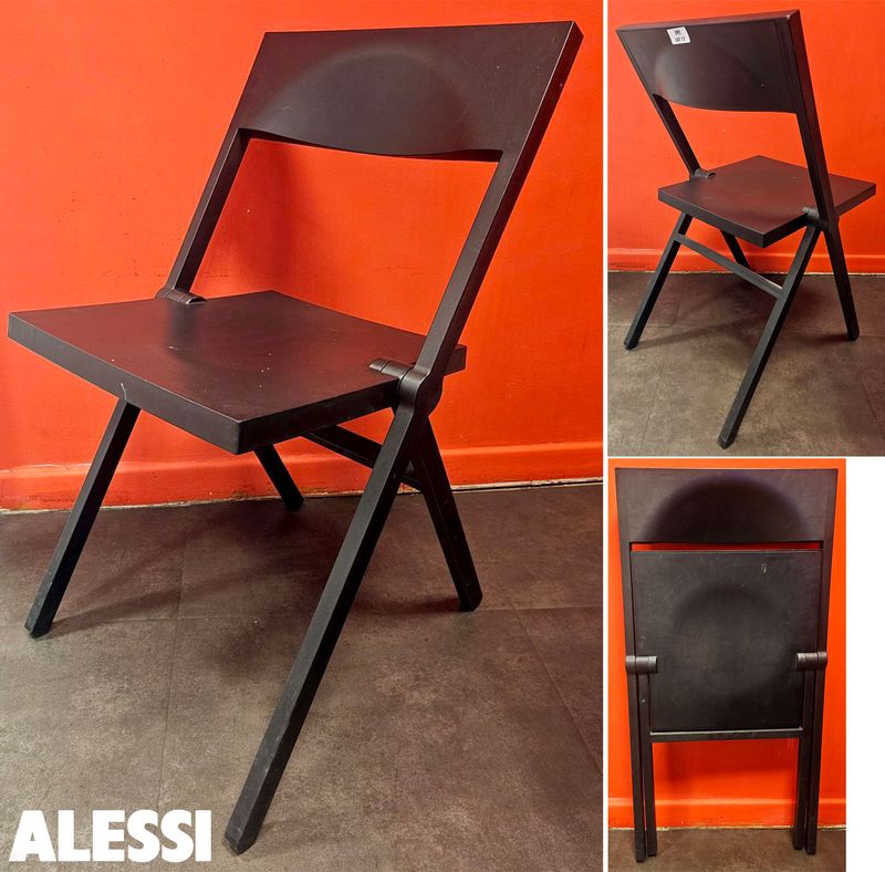 CHAISE PLIANTE DESIGN DAVID CHIPPERFIELD MODELE PIANA EDITION ALESSI EN POLYPROPYLENE DE COULEUR NOIRE. 77 X 53 X 45 CM. 6 UNITES. VENDU A L'UNITE AVEC FACULTE DE REUNION.  LOCALISATION -> BAT A : FORUM